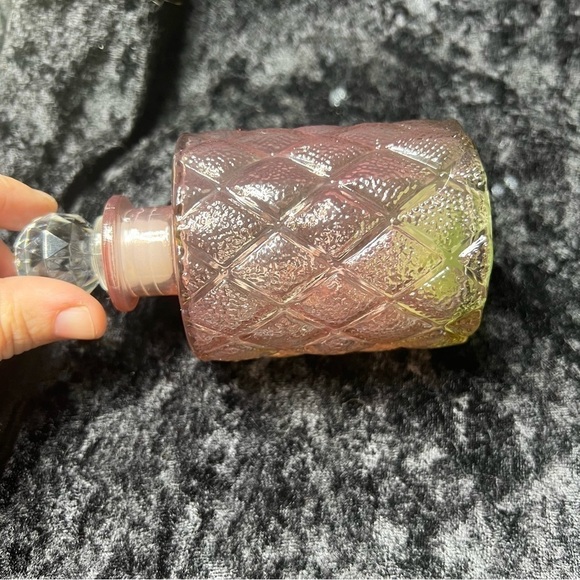 Pink bottle decanter - Picture 3 of 12